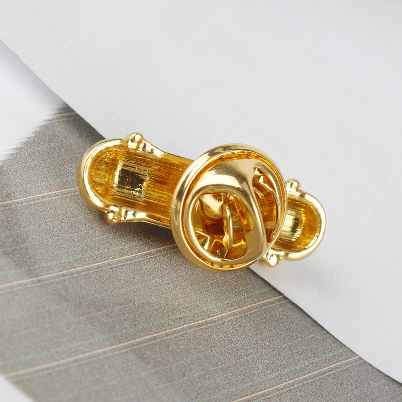 Classic Badge Brooch Pin Barbe - огляд і ціна Hair Care Kit